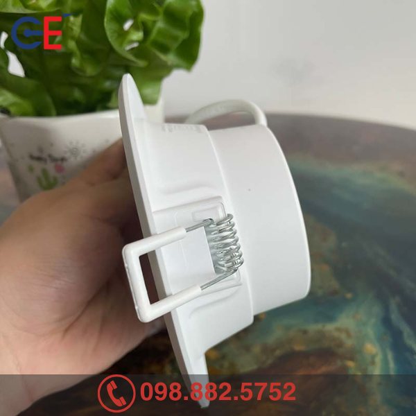 Những lợi ích của Đèn downlight âm trần Panasonic DN cảm biến 12W