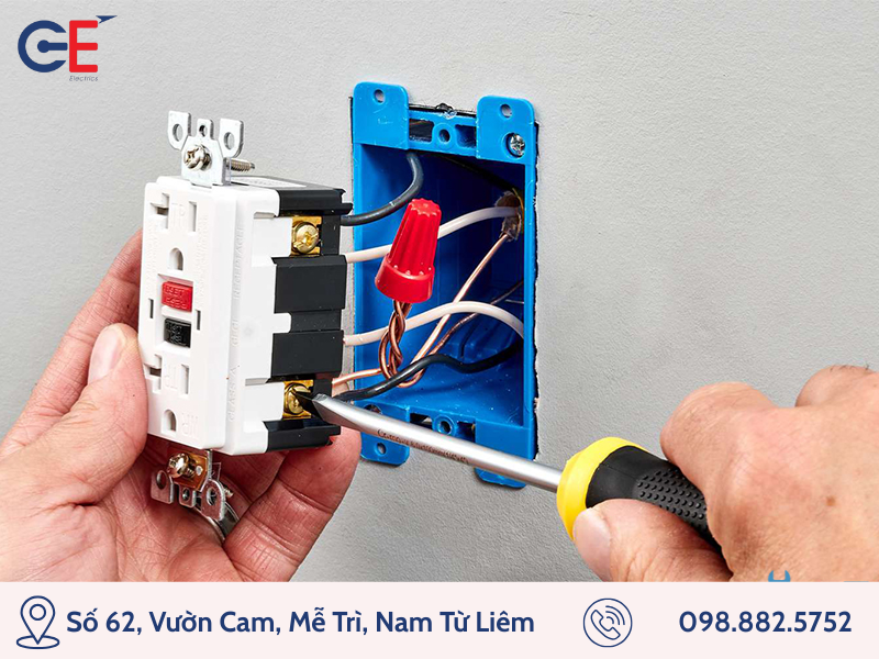 Đầu nối công tắc ổ cắm bị lỏng lẻo 